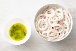 Preparazione Insalata di calamari, verdure e briciole croccanti - Fase 2