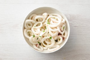 Preparazione Insalata di calamari, verdure e briciole croccanti - Fase 2