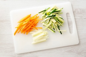Preparazione Insalata di calamari, verdure e briciole croccanti - Fase 3
