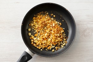 Preparazione Insalata di calamari, verdure e briciole croccanti - Fase 3