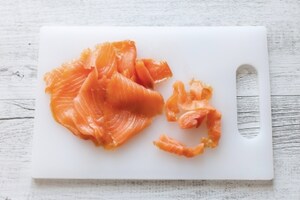 Preparazione Insalata di riso con salmone, avocado, pompelmo rosa e cetriolo  - Fase 2