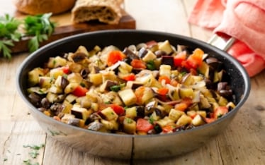 Melanzane in padella con olive e capperi