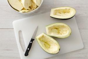 Preparazione Melanzane ripiene di ricotta e funghi - Fase 1