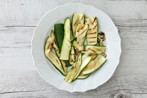 Preparazione Millefoglie estiva di mozzarella, pomodoro, melanzane e zucchine  - Fase 1