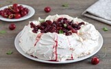 Pavlova con ciliegie di Vignola al vino rosso e crema al mascarpone