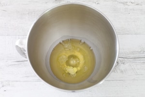 Preparazione Pavlova con ciliegie di Vignola al vino rosso e crema al mascarpone - Fase 1