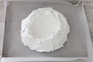 Preparazione Pavlova con ciliegie di Vignola al vino rosso e crema al mascarpone - Fase 2