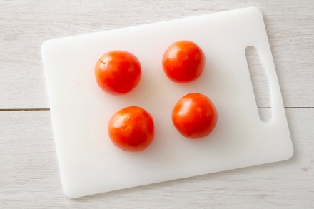 Preparazione Pomodori ripieni ai formaggi - Fase 1 Preparazione Pomodori ripieni ai formaggi - Fase 1