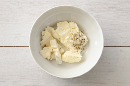 Preparazione Pomodori ripieni ai formaggi - Fase 2 Preparazione Pomodori ripieni ai formaggi - Fase 2