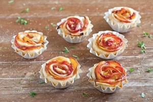 Preparazione Rose di pasta sfoglia alle pesche - Fase 3