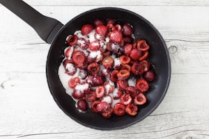 Preparazione Tiramisù alle ciliegie e zabaione - Fase 1