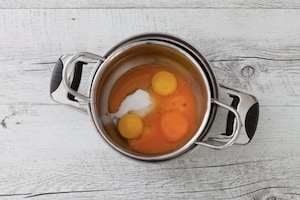 Preparazione Tiramisù alle ciliegie e zabaione - Fase 1