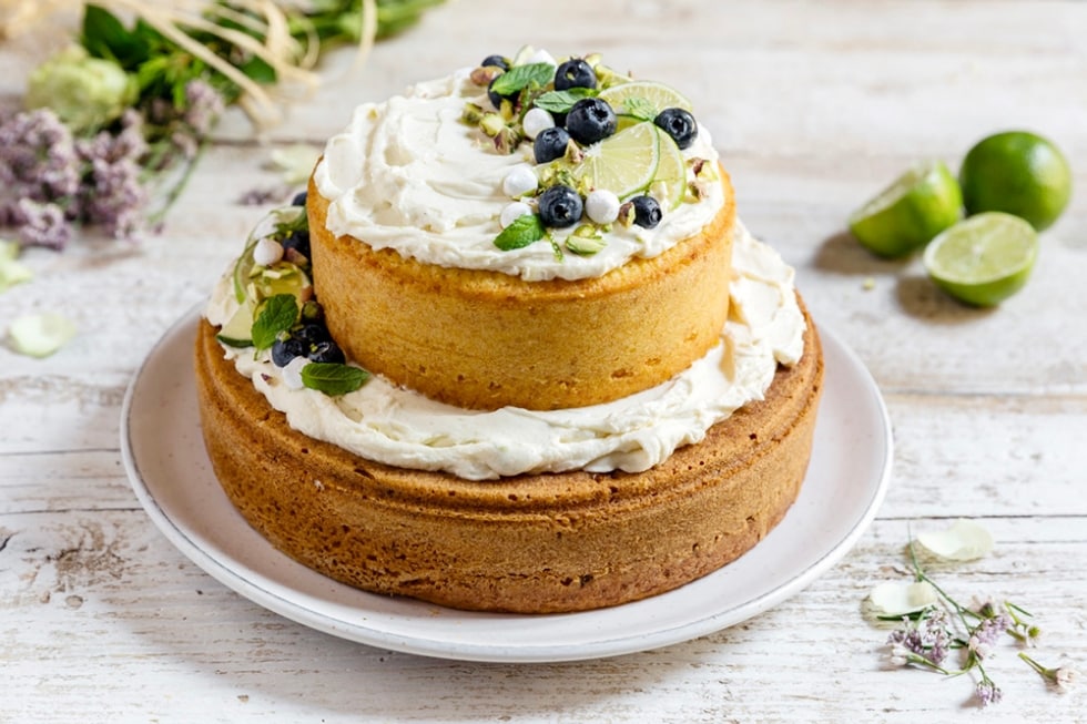 Torta a piani con crema profumata al lime ricetta