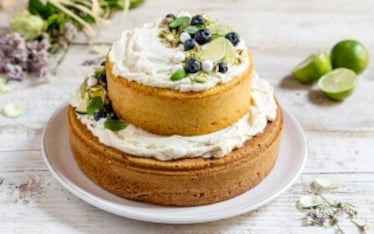 Torta a piani con crema profumata al lime