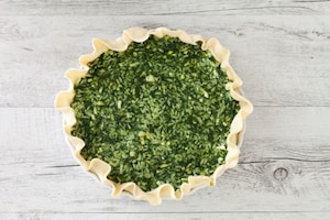 Preparazione Torta salata di pasta sfoglia con riso, spinaci e feta  - Fase 3