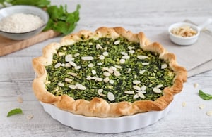 Preparazione Torta salata di pasta sfoglia con riso, spinaci e feta  - Fase 3