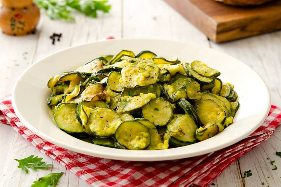 Zucchine con uova cremose ricetta