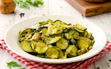 Zucchine con uova cremose