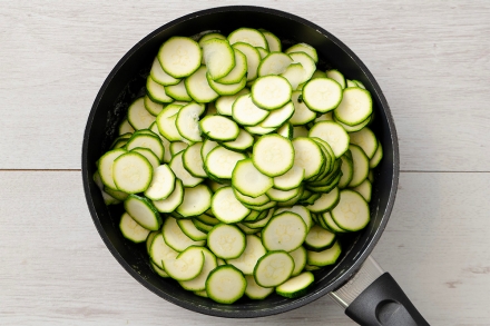 Preparazione Zucchine con uova cremose - Fase 1 Preparazione Zucchine con uova cremose - Fase 1