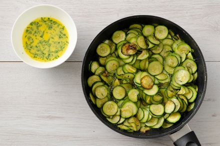 Preparazione Zucchine con uova cremose - Fase 2 Preparazione Zucchine con uova cremose - Fase 2
