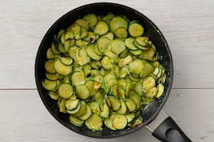 Preparazione Zucchine con uova cremose - Fase 2