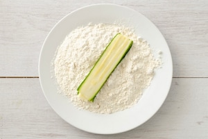 Preparazione Zucchine impanate ripiene al formaggio - Fase 3