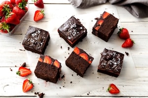 Preparazione Brownies al cioccolato e fragole - Fase 6