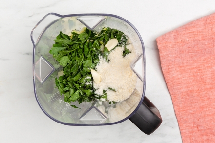 Preparazione Busiate con pesto di zucchine - Fase 1 Preparazione Busiate con pesto di zucchine - Fase 1