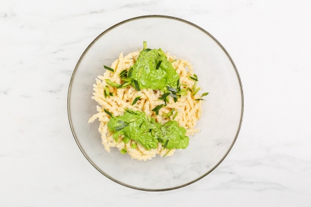 Preparazione Busiate con pesto di zucchine - Fase 2 Preparazione Busiate con pesto di zucchine - Fase 2