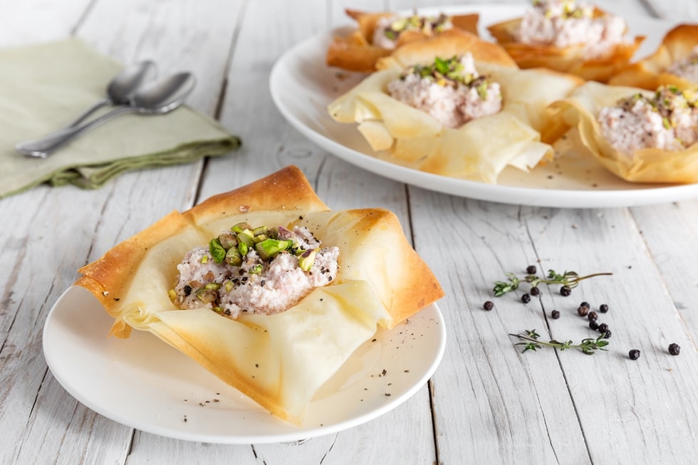 Cestini croccanti con mousse di mortadella  ricetta