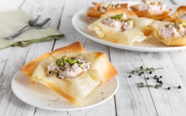 Cestini croccanti con mousse di mortadella 