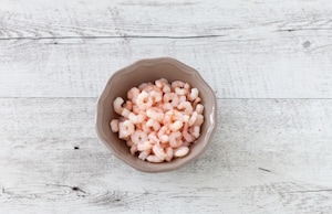 Preparazione Cestini di cetrioli con avocado, gamberetti, pomodorini e mela - Fase 1