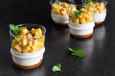 Cheesecake di pesche, cacao e amaretti