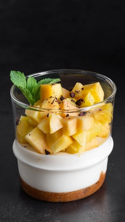 Cheesecake di pesche, cacao e amaretti