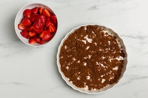 Preparazione Crumble di fragole e farina di nocciole - Fase 1