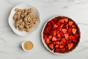 Preparazione Crumble di fragole e farina di nocciole - Fase 1