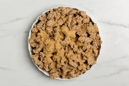 Preparazione Crumble di fragole e farina di nocciole - Fase 2 Preparazione Crumble di fragole e farina di nocciole - Fase 2