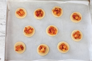 Preparazione Fagottini alle pesche - Fase 3