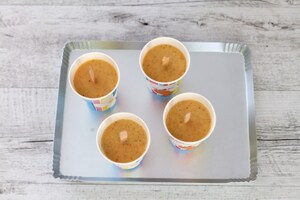 Preparazione Ghiaccioli bicolore alle pesche e lamponi - Fase 3