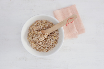 Preparazione Insalata ai cinque cereali con salmone, ananas e pomodorini - Fase 2 Preparazione Insalata ai cinque cereali con salmone, ananas e pomodorini - Fase 2
