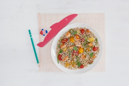 Preparazione Insalata ai cinque cereali con salmone, ananas e pomodorini - Fase 3 Preparazione Insalata ai cinque cereali con salmone, ananas e pomodorini - Fase 3