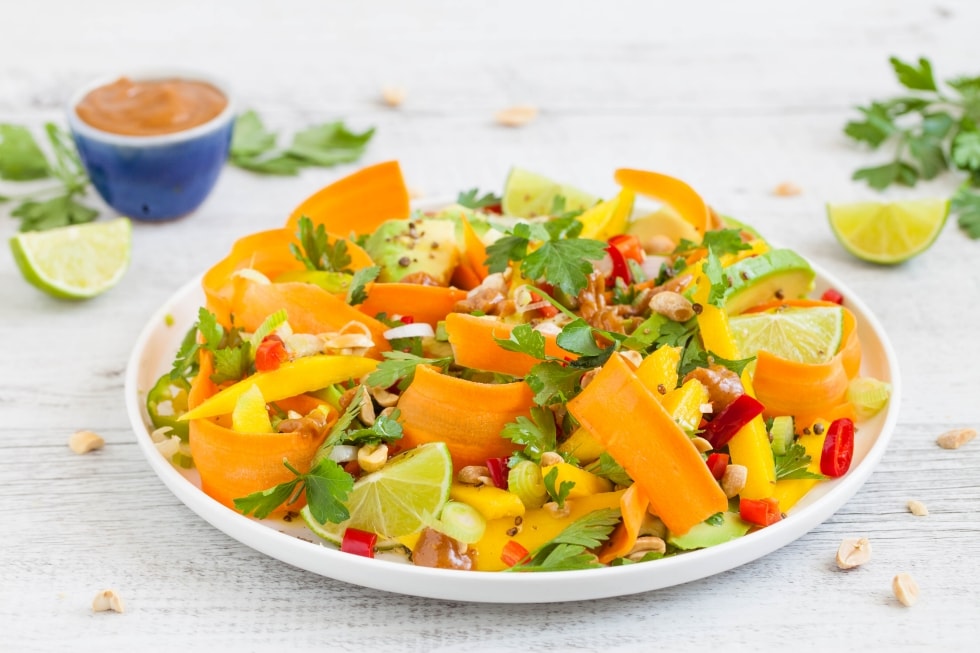 Insalata di avocado, mango e carote ricetta