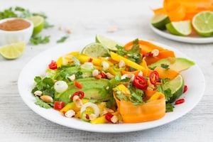 Preparazione Insalata di avocado, mango e carote - Fase 3