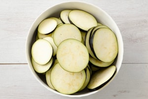 Preparazione Melanzane alle acciughe - Fase 1