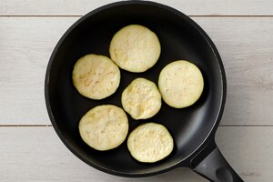 Preparazione Melanzane marinate con capperi e peperoncino - Fase 2