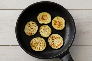 Preparazione Melanzane marinate con capperi e peperoncino - Fase 2