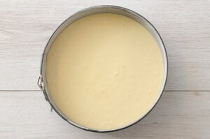 Preparazione Poke cake alle fragole - Fase 2