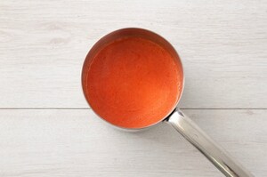 Preparazione Poke cake alle fragole - Fase 3