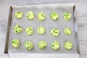 Preparazione Polpette di riso allo zafferano e piselli - Fase 1