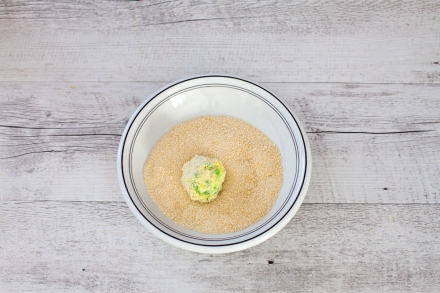 Preparazione Polpette di riso allo zafferano e piselli - Fase 2 Preparazione Polpette di riso allo zafferano e piselli - Fase 2